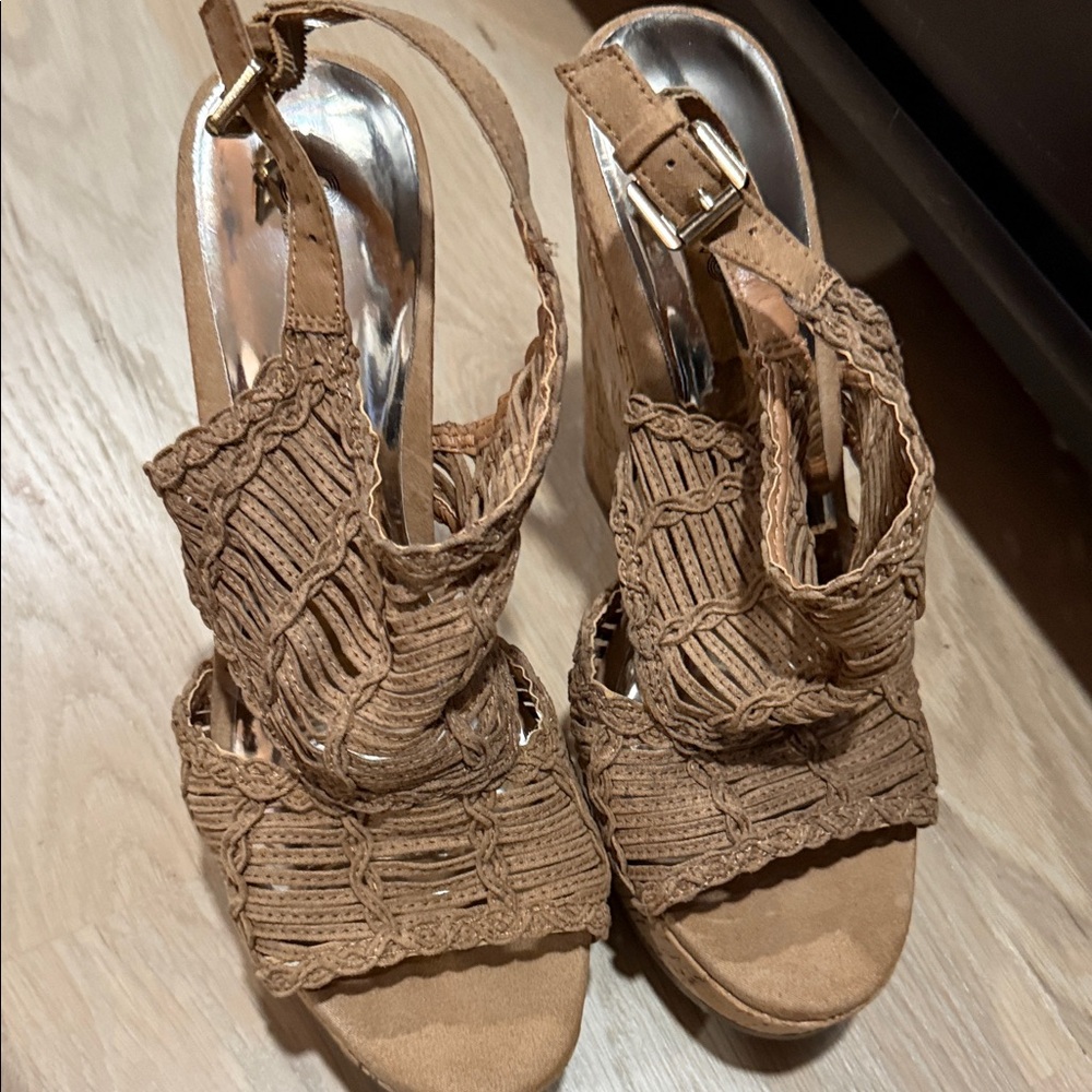 Chic Tan Wedge Sandals - Picture 3 of 6